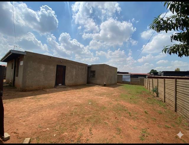 4 BEDROOM HOUSE FOR SALE IN SEBOKENG ZONE 3